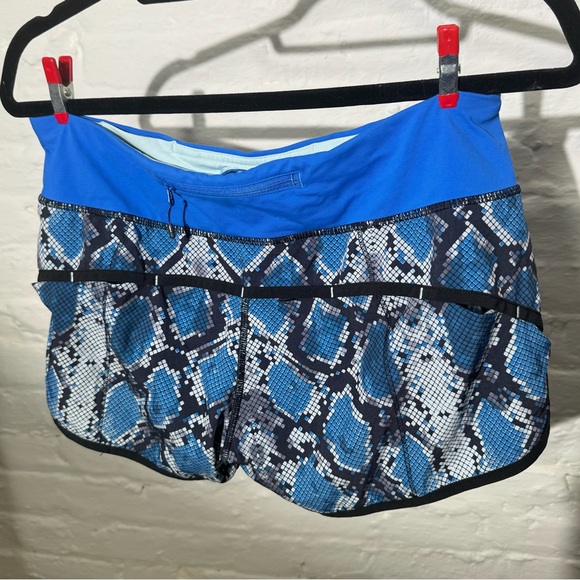 Lululemon Run Speed Short 4-way Stretch in Blue Snake Promt - Picture 6 of 10